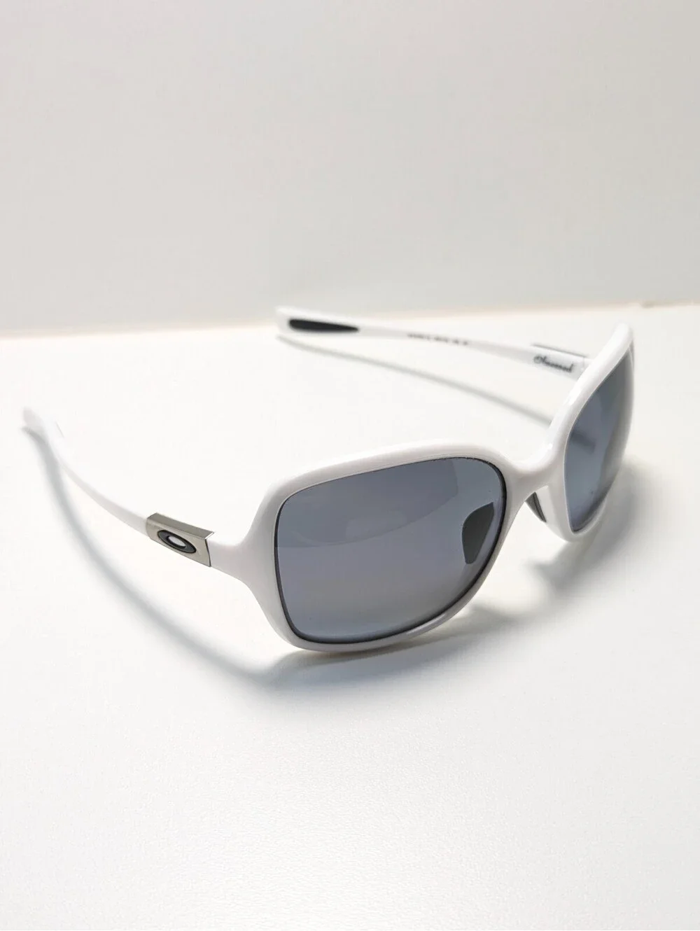 Oakley Obsessed Casual Gray UV White Oversized Square Women’s Fashion Sunglasses